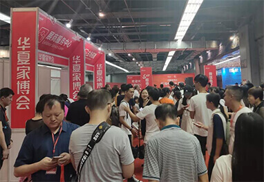 2025北京家博会现场人流如织